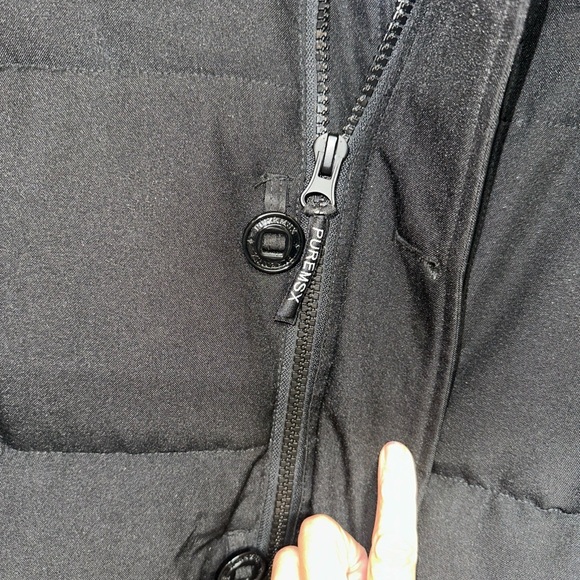 Black Ski & Snowboard Jacket with Insulation and Extreme Weather Resistance - Picture 6 of 14